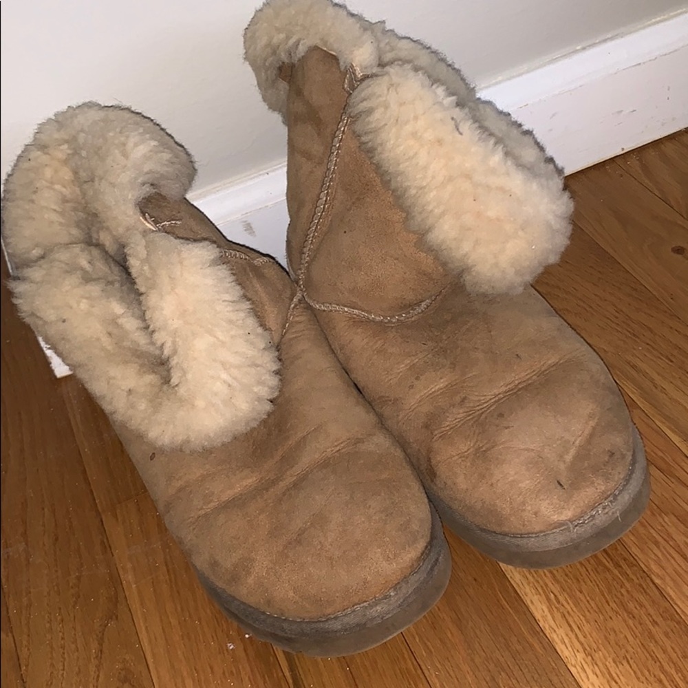 Bailey button Uggs.